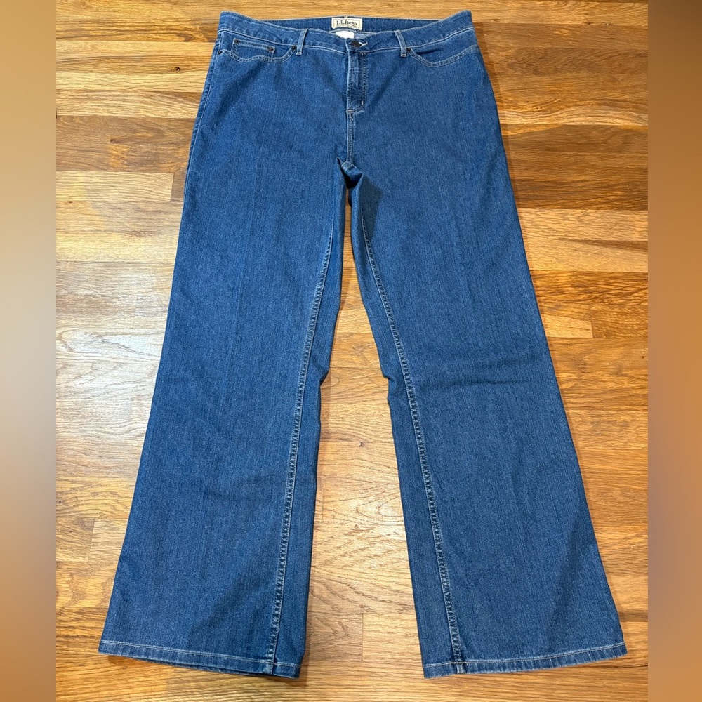 LL BEAN favorite fit straight jeans